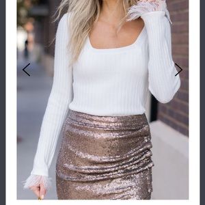 Amaryllis New York Minute Feather Top